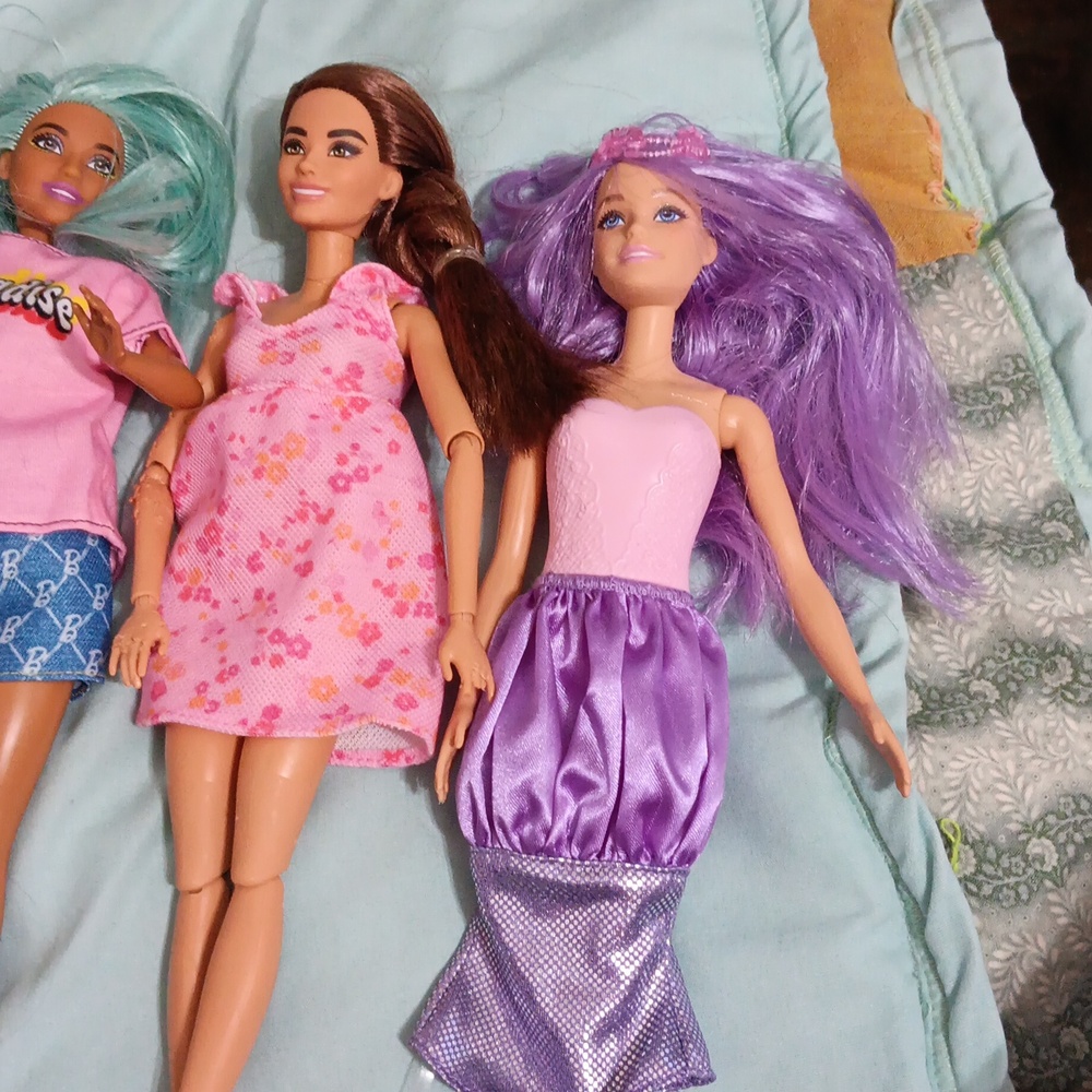 bundle of 6 barbies euc - Picture 2 of 4